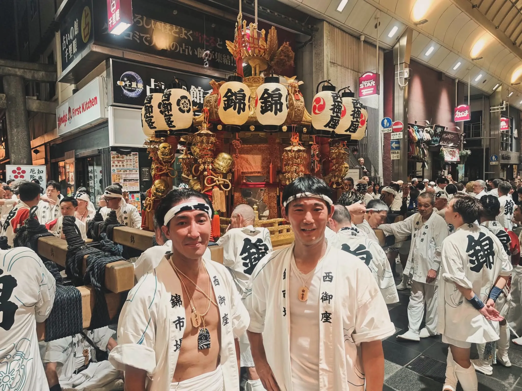 今年も祇園祭の神輿渡御で、ご奉仕させていただきました。